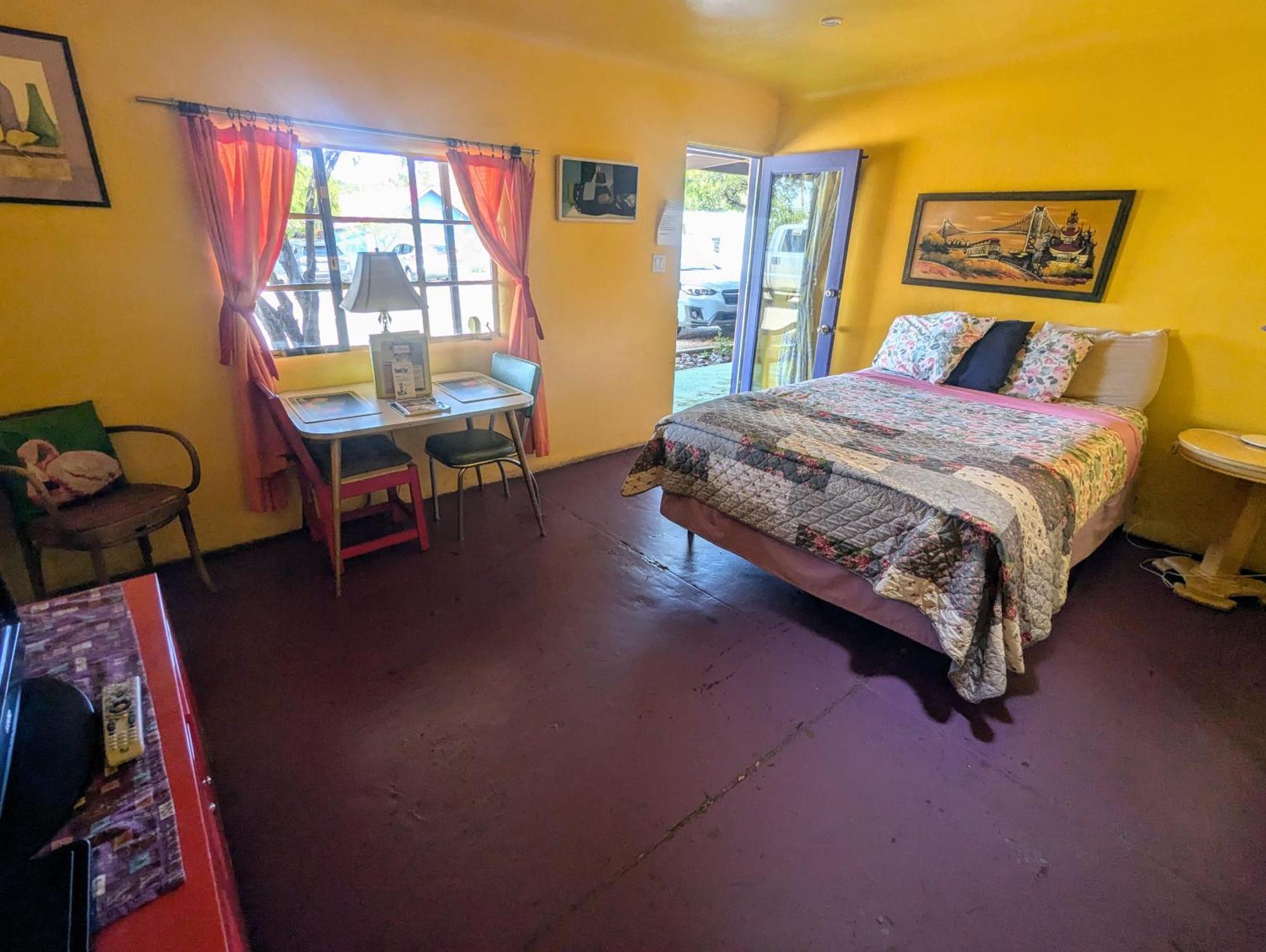 Pelican Motel