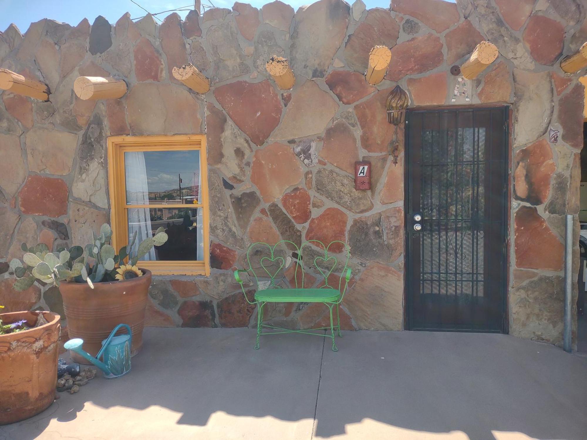 Pelican Motel
